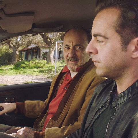 Ο Προμηθέας Αλειφερόπουλος και ο Στέλιος Μάινας στην ταινία «Εκεί που ζούμε» του Σωτήρη Γκορίτσα