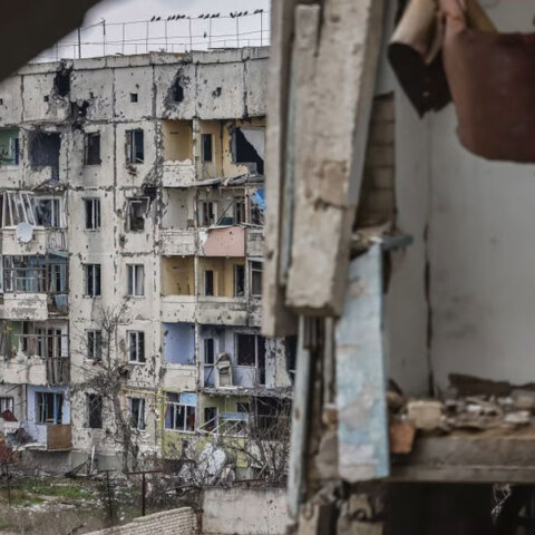 Βομβαρδισμένο κτίριο στη νότια Ουκρανία