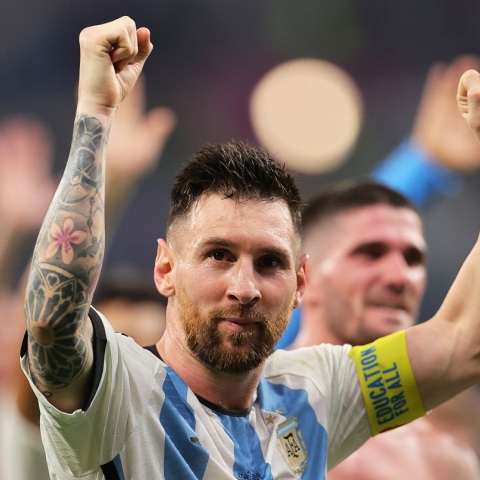 Μουντιάλ 2022: Με πρωταγωνιστή τον Λιονέλ Μέσι, η Αργεντινή επικράτησε της Αυστραλίας με σκορ 2-1 και πήρε την πρόκριση για τους «8» του Παγκοσμίου Κυπέλλου.