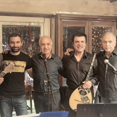 Οι «Δυτικά απ' τ' Αϊβαλί» στο Γυάλινο Up Stage