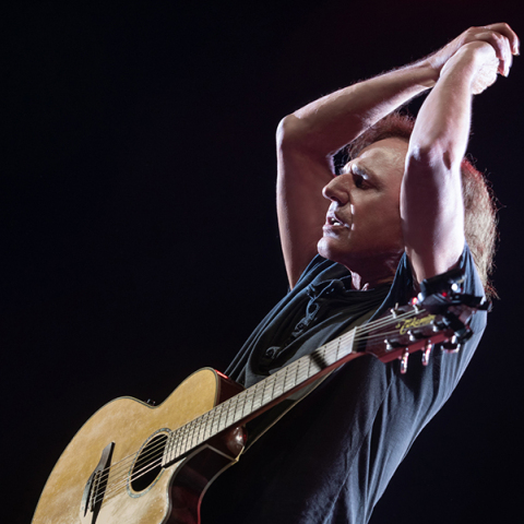 «50 χρόνια Βασίλης Παπακωνσταντίνου» και το γιορτάζει με μια συναυλία στο Καλλιμάρμαρο