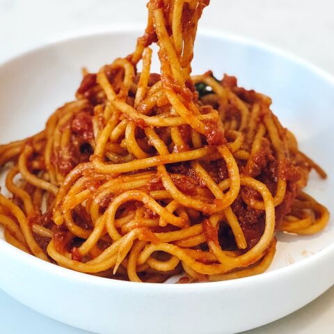 Μακαρονάδα με pesto λιαστής ντομάτας