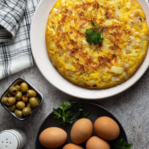 Κρητικό σφουγγάτο με πατάτες