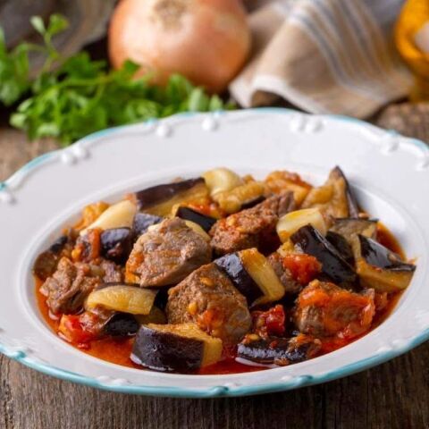 Μοσχαράκι με μελιτζάνες 