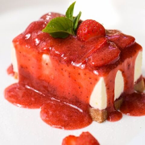 Cheesecake με φράουλα και μαστίχα