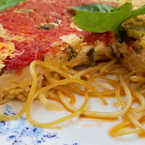 Kαλοκαιρινή μακαρονο-ομελέτα!