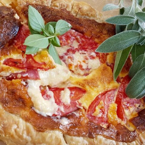 Σουφλέ με μοτσαρέλα, ντομάτα και βασιλικό