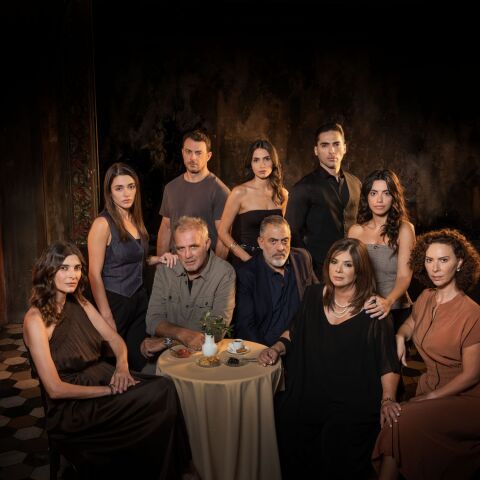 Η γη της ελιάς (MEGA)