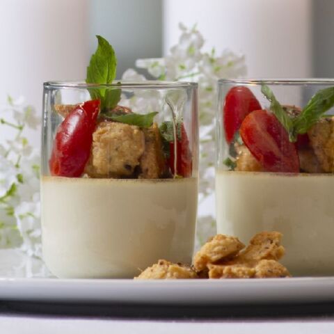 Ψητή κρέμα με blue cheese και crumble παρμεζάνας