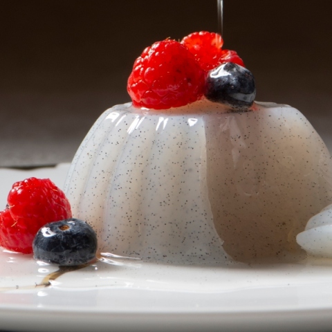 Μουχαλεμπία με σιρόπι βανίλιας 