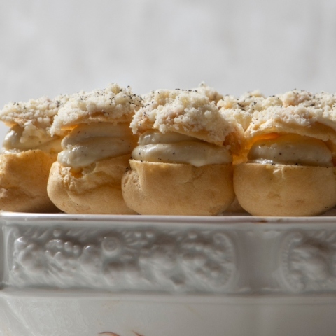 Σου γεμισμένα με μπεσαμέλ τυριών και βανίλια