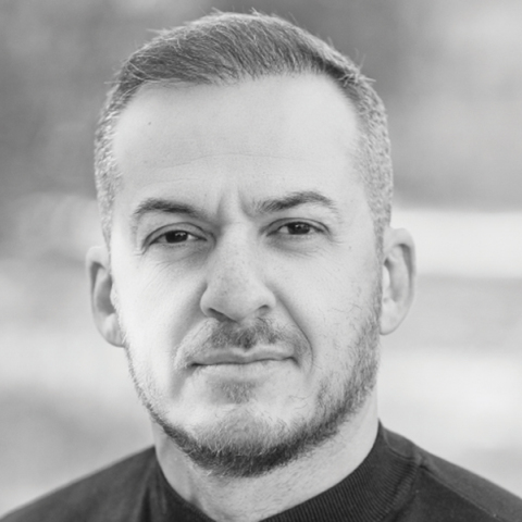 Ο Νίκος Θρασυβούλου συνομιλεί με τον συγγραφέα Πάνο Δημάκη