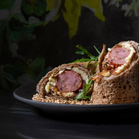   Κρέπα φαγόπυρου με λουκάνικο