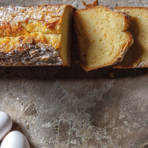 Συνταγή για κέικ με λεμόνι και αμύγδαλο από τον Στέλιο Παρλιάρο