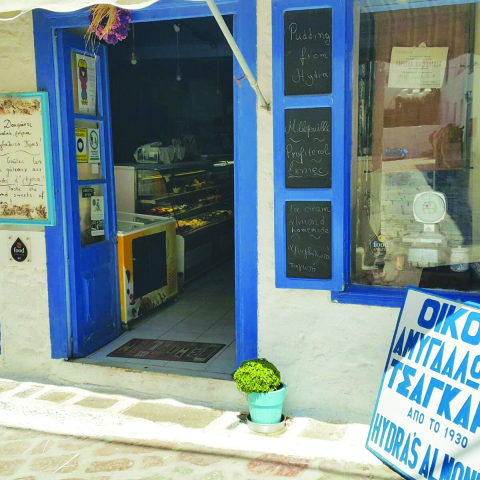 Ζαχαροπλαστείο Τσαγκάρη: Υπέροχα νηστίσιμα αμυγδαλωτά