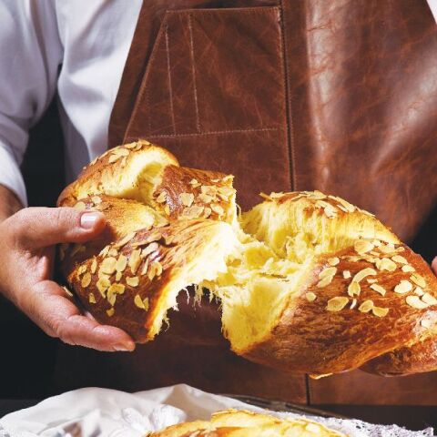 Συνταγή για τσουρέκι από τον Στέλιο Παρλιάρο