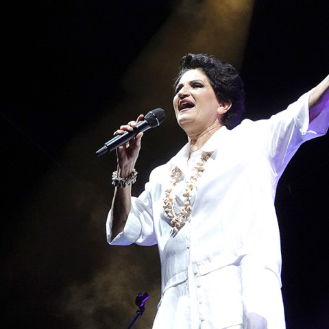 «Καλό καλοκαίρι» με την Άλκηστη Πρωτοψάλτη στον Κήπο του Μεγάρου