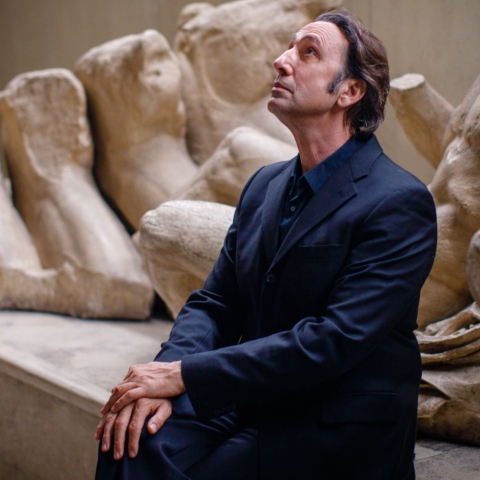 Νυχτερινός Εκφωνητής: Ο Ρένος Χαραλαμπίδης γράφει στην Athens Voice για τη νέα ταινία του και μοιράζεται backstage στιγμές και εικόνες από τα γυρίσματά της στην Αθήνα.