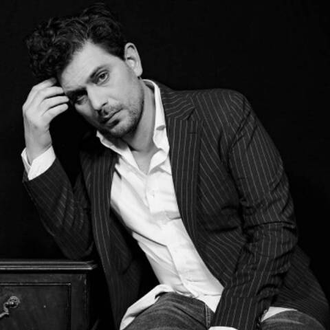 Ο Luke Elliot στο Gazarte Roof Stage για το πρώτο του προσωπικό live