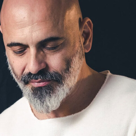 Δημήτρης Μαραμής: Η μουσική που κάνει τη σιωπή και κλαίει στην Ελληνική Ευαγγελική Εκκλησία Πειραιώς