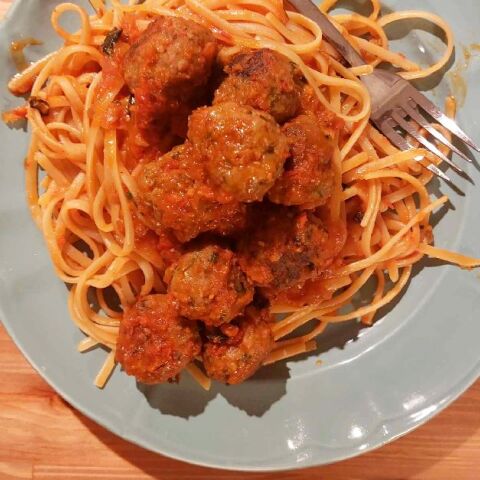 Πώς θα φτιάξεις την τέλεια μακαρονάδα με κεφτεδάκια