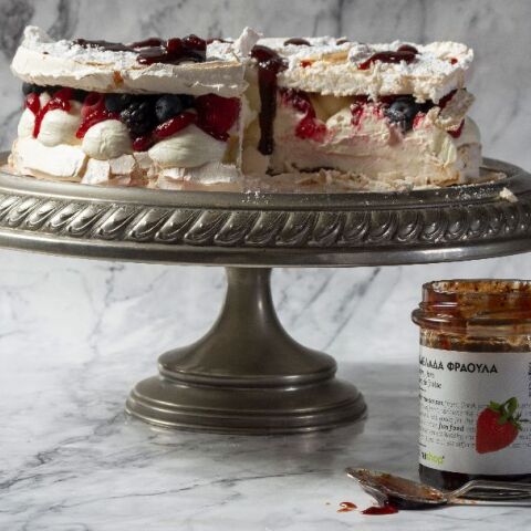 Γλυκό μαρέγκας με μαστίχα και φρούτα του δάσους