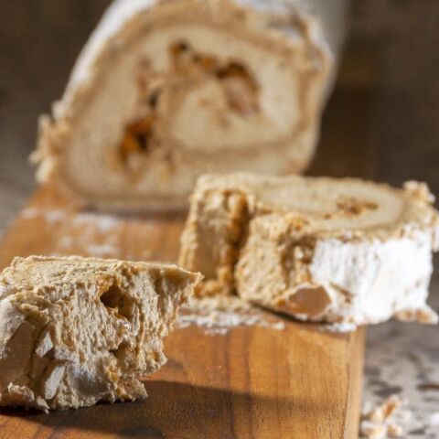 Ρολό μαρέγκας με καφέ και μασκαρπόνε