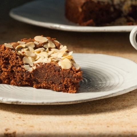 Κέικ με σοκολάτα και σουμάδα 