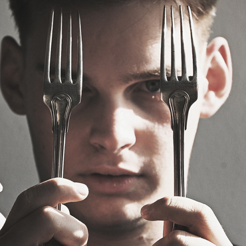 GloWithin: Μια οπτικοακουστική εμπειρία αφύπνισης πάνω στις διατροφικές διαταραχές και την ψυχική υγεία