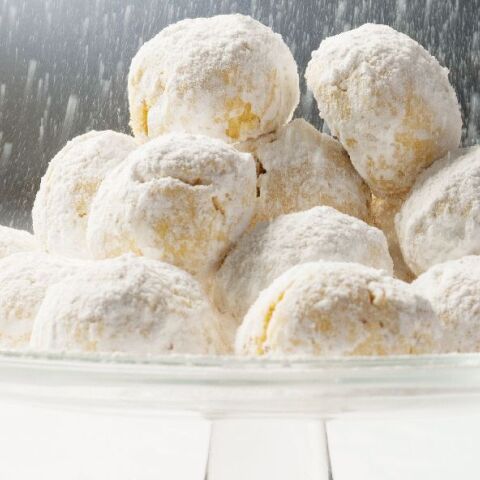 Κουραμπιέδες με καραμελωμένα αμύγδαλα