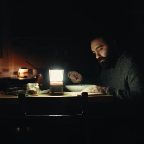 mhn_anoigeis_thn_porta