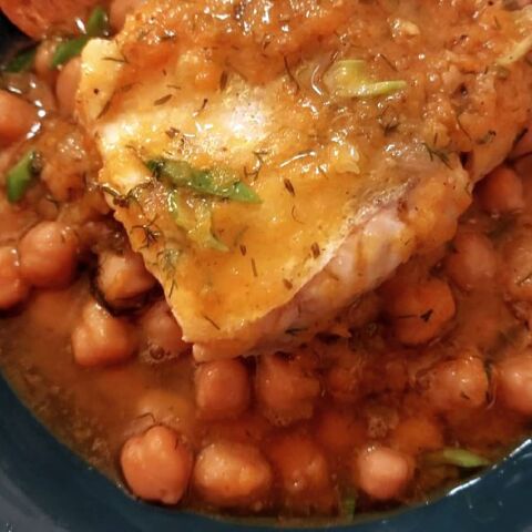 Ρεβίθια με μπακαλιάρο αχνιστό