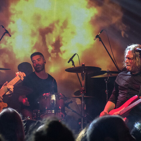 Μωρά στη Φωτιά,Τσοπάνα Rave και Γυμνά Καλώδια στο Κύτταρο