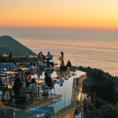 Amente: Το απόλυτο καταφύγιο γευσιγνωσίας με θέα το επιβλητικό Ιόνιο