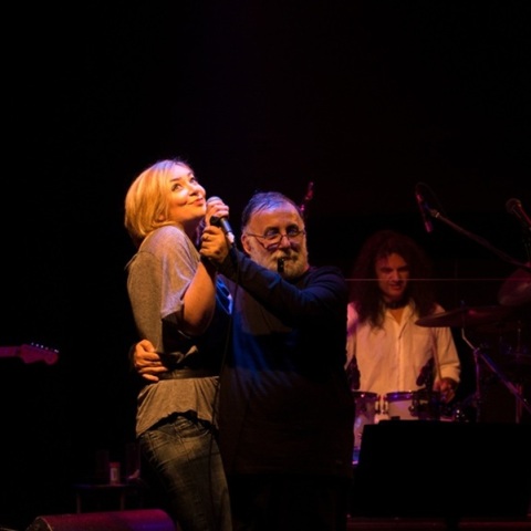 Συναυλία- Αφιέρωμα στον Θάνο Μικρούτσικο από τη Ρίτα Αντωνοπούλου