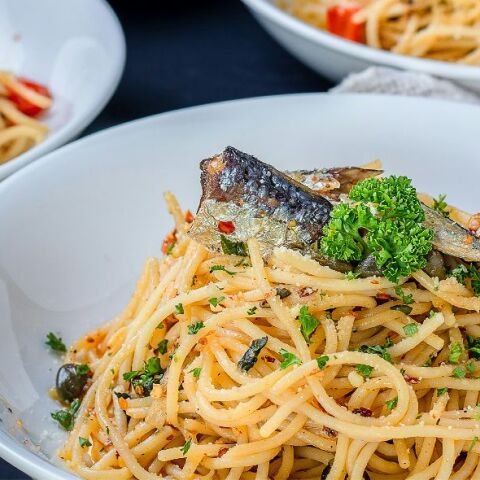 Πανεύκολη μακαρονάδα με σαρδέλες