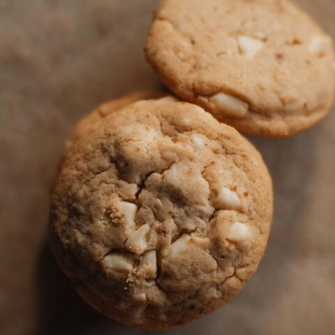 Εύκολα μπισκότα με μπανάνα και καρύδια