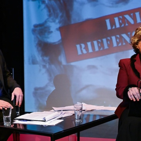 Η Λένι Ρίφενσταλ κοιμάται τα βράδια; στον Μικρό Κεραμεικό