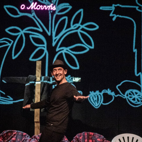 Ο «Μουνής» της Λένας Κιτσοπούλου στο Olvio