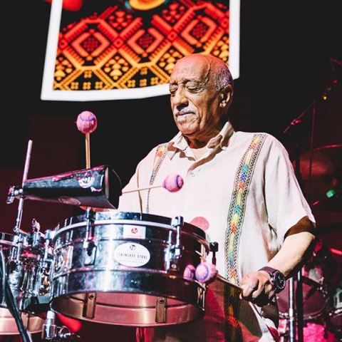 O Mulatu Astratke στο θέατρο Βράχων