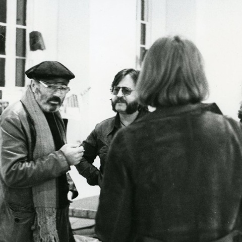 O Takis, o Χρήστος Ιωακειμίδης και ο Αλέξανδρος Ιόλας στην έκθεση «Eight Artists, Eight Attitudes, Eight Greeks» (Οκτώ καλλιτέχνες, οκτώ αντιλήψεις, οκτώ Έλληνες) στο ICA, Λονδίνο