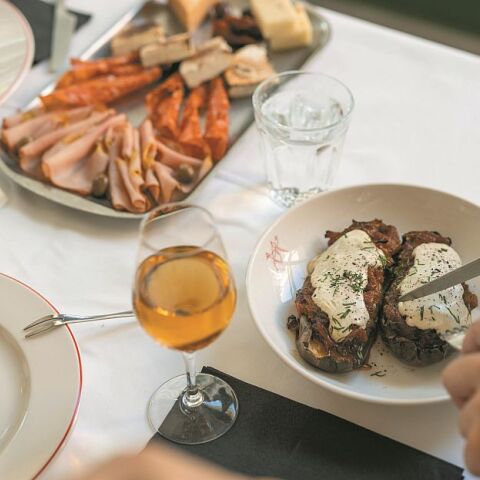 25 εστιατόρια με ακαταμάχητη ελληνική κουζίνα