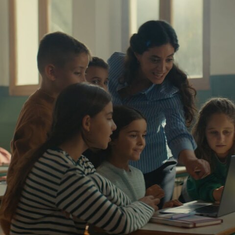 Χάρτινο το φεγγαράκι – COSMOTE TELEKOM