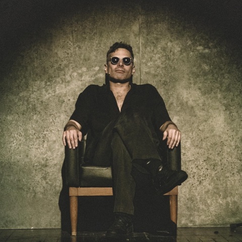 «1984» του Τζόρτζ Όργουελ στο θέατρο ΔΙΠΥΛΟΝ