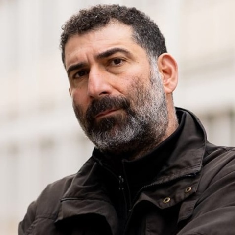 «Το βιβλίο που με διάβασε» - Ο Γιάννης Οικονομίδης για το «Περί ηρώων και τάφων» του Ερνέστο Σάμπατο