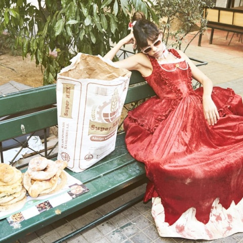 «Μαρί Αντουανέτ - Η ασφυξία του πούπουλου όταν πέφτει»