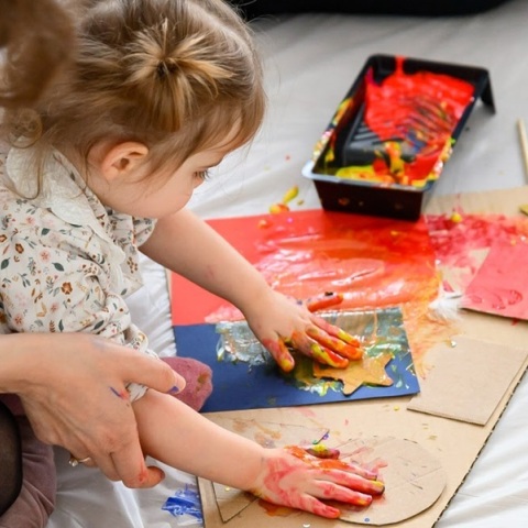 MCM BABIES | Τα χρώματα χορεύουν στο Μουσείο Μαρία Κάλλας