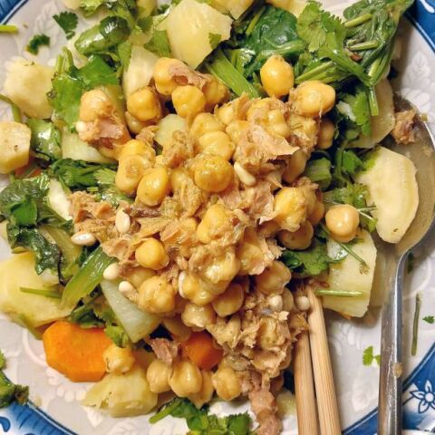 Σαλάτα με γλυκοπατάτα, ρεβίθια και τόνο