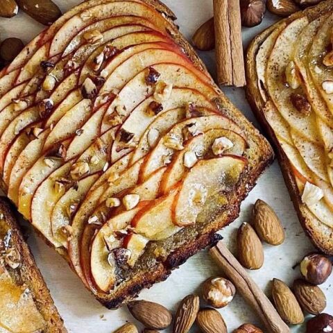 Σπιτική «Μηλόπιτα» πάνω σε ψωμί