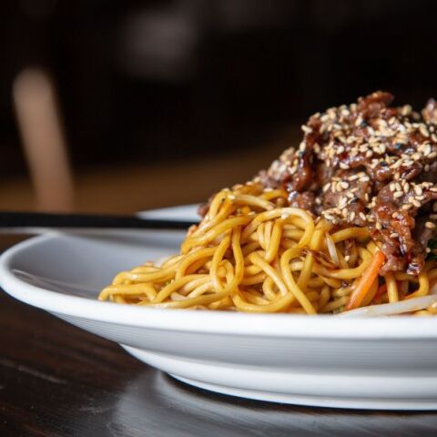 Noodles με μοσχάρι και μπρόκολο